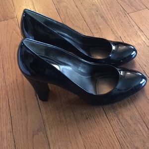 Calvin Klein patten leather pumps. Size: 7.5
